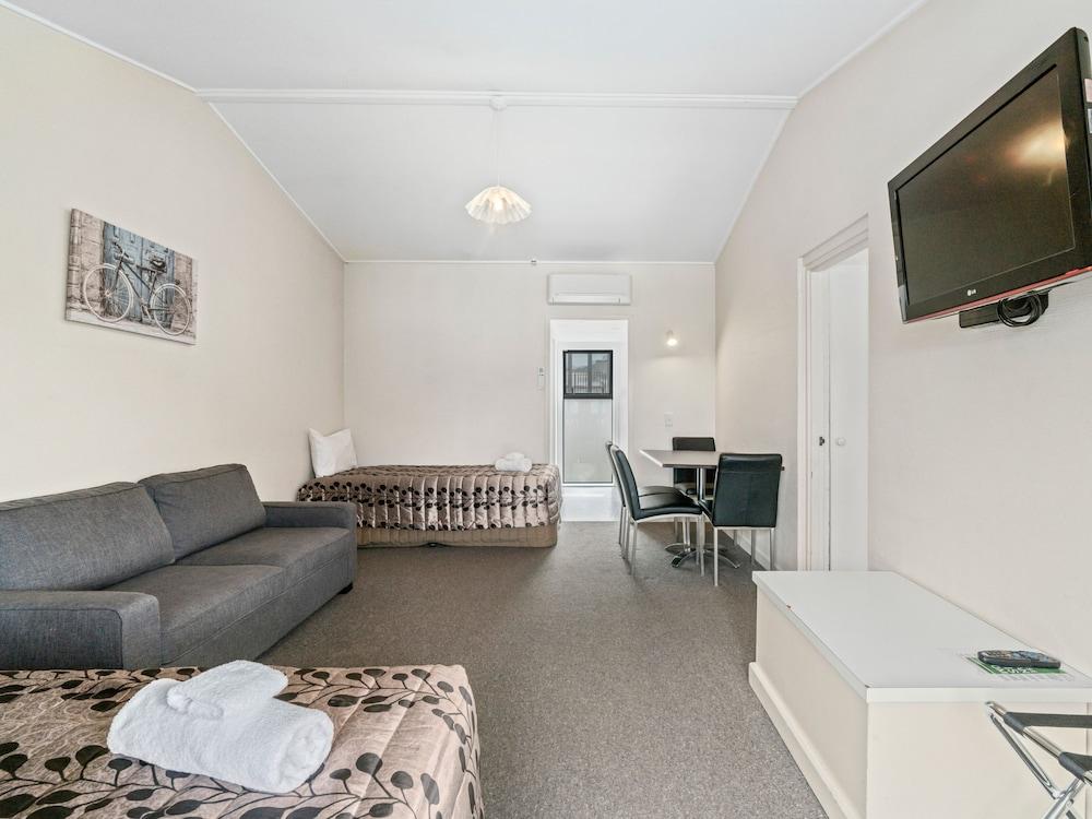 Queenstown Motel Apartments (Adults Only) Extérieur photo